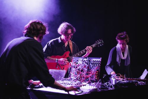El Chico Fuendre – experimental live electronic from Vilnius, Lithuania.